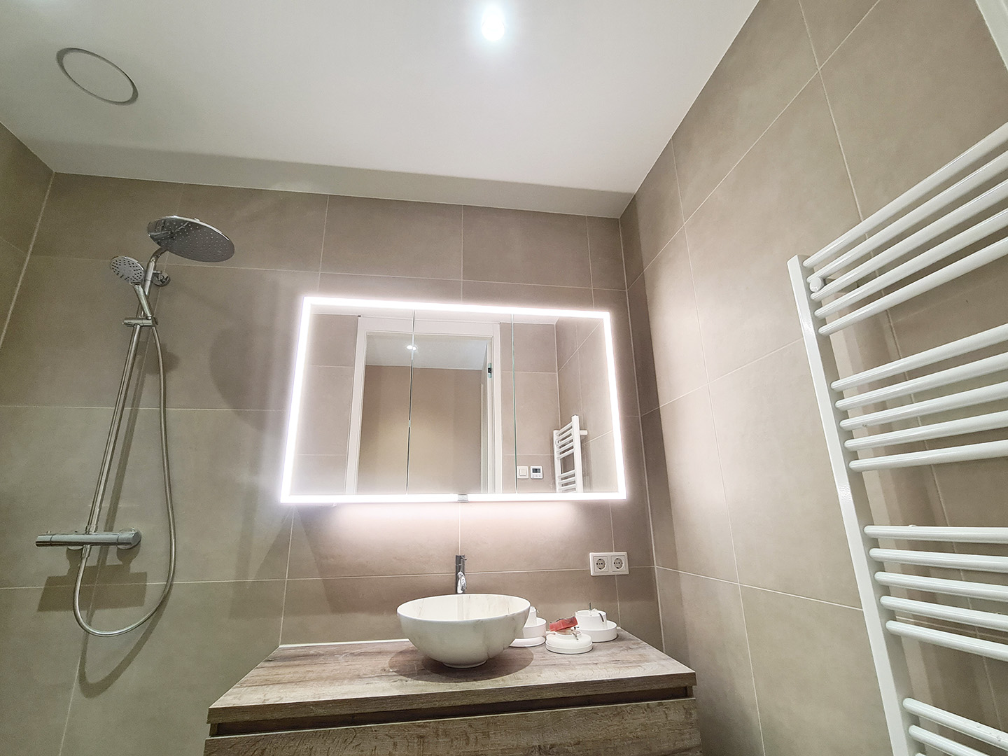 Badkamer montage en installatie afbouw nieuwbouw appartement in Huizen