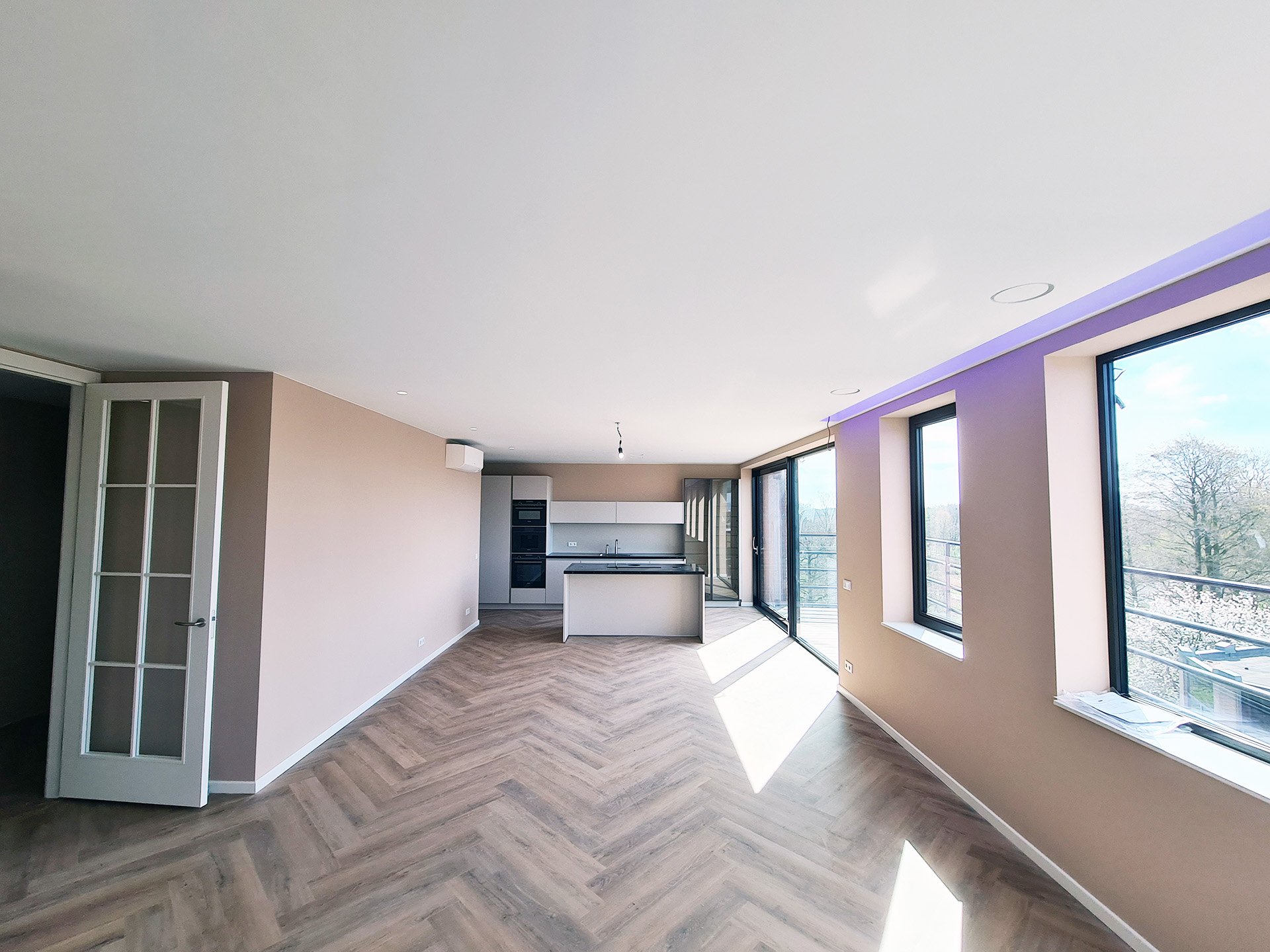 Afbouw nieuwbouw appartement in Huizen