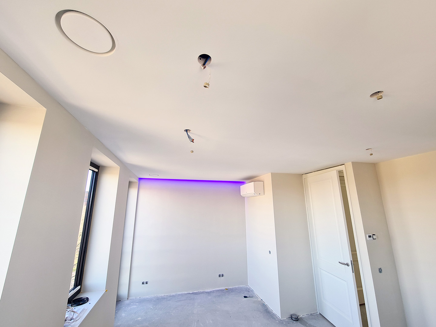 Verlaagd plafond afbouw nieuwbouw appartement in Huizen